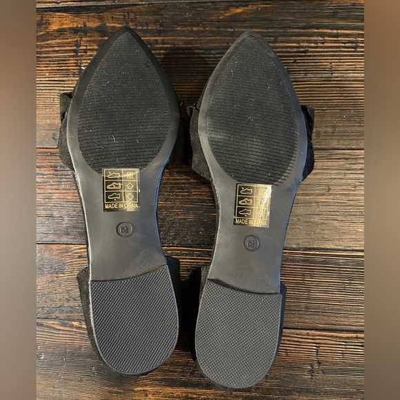 Journee Collection Black Faux Suede Flats Size 6.5 - Picture 10 of 10